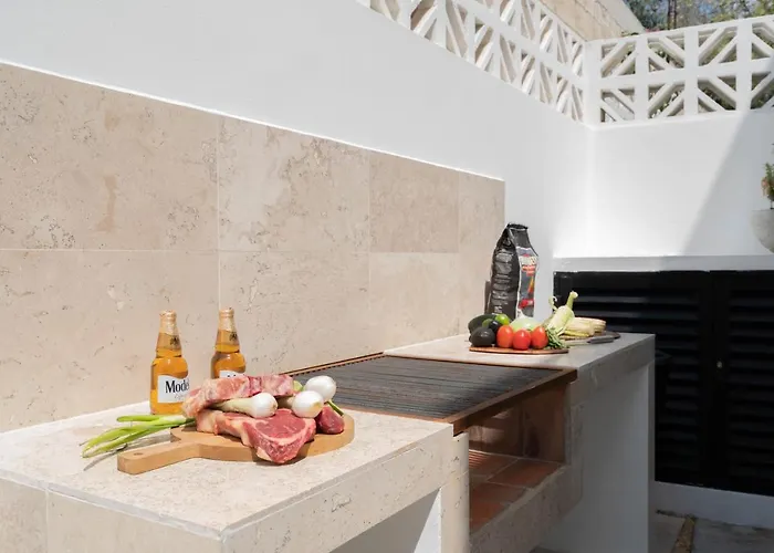 Cozy 3 Bedrooms Townhome-centrally Located-gated-wifi *