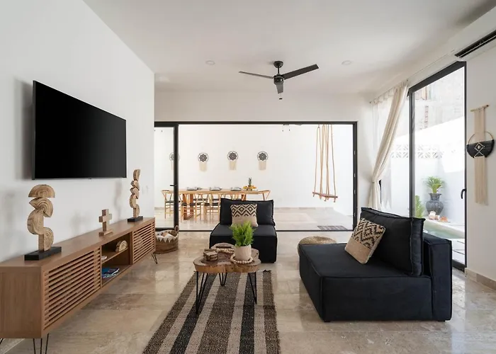 Cozy 3 Bedrooms Townhome-centrally Located-gated-wifi *