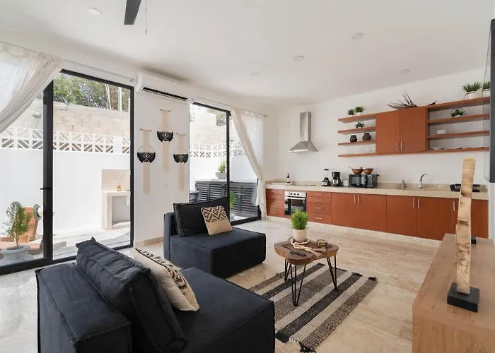 Cozy 3 Bedrooms Townhome-centrally Located-gated-wifi *