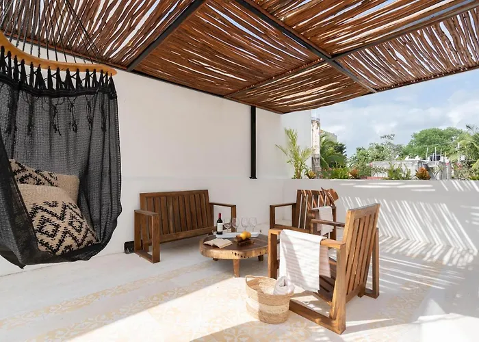 Cozy 3 Bedrooms Townhome-centrally Located-gated-wifi *
