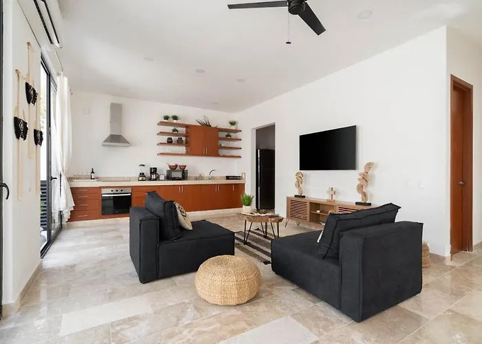 Cozy 3 Bedrooms Townhome-centrally Located-gated-wifi *