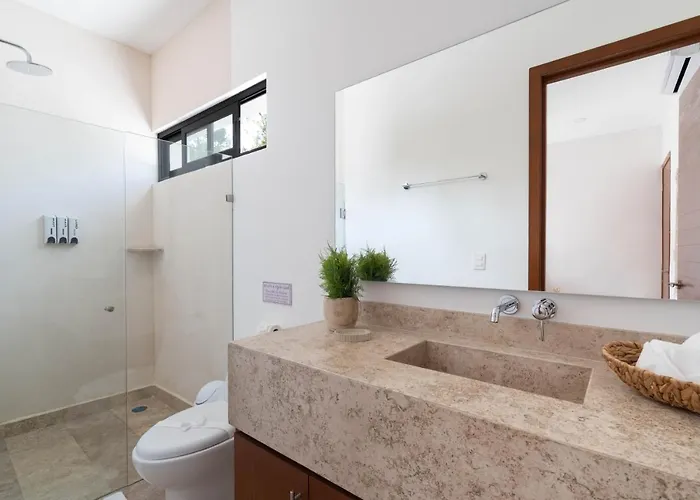 Cozy 3 Bedrooms Townhome-centrally Located-gated-wifi