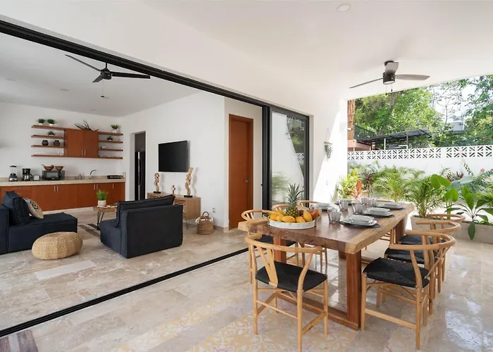 Cozy 3 Bedrooms Townhome-centrally Located-gated-wifi *