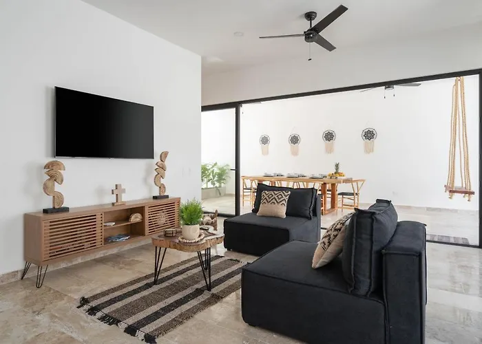 Cozy 3 Bedrooms Townhome-centrally Located-gated-wifi